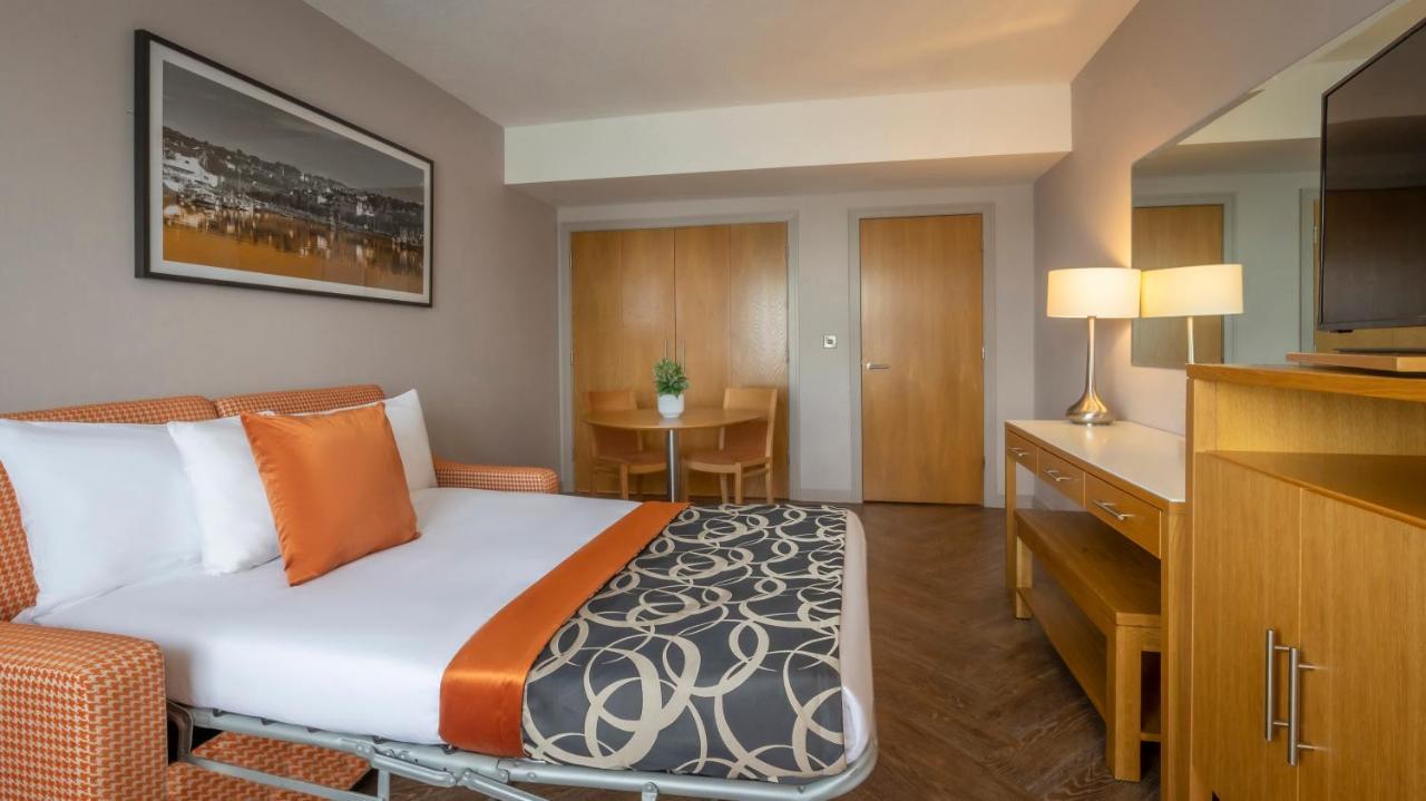 Clayton Hotel Liffey Valley Клондалкин Екстериор снимка