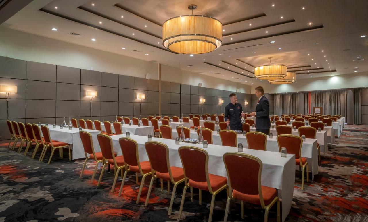 Clayton Hotel Liffey Valley Клондалкин Екстериор снимка