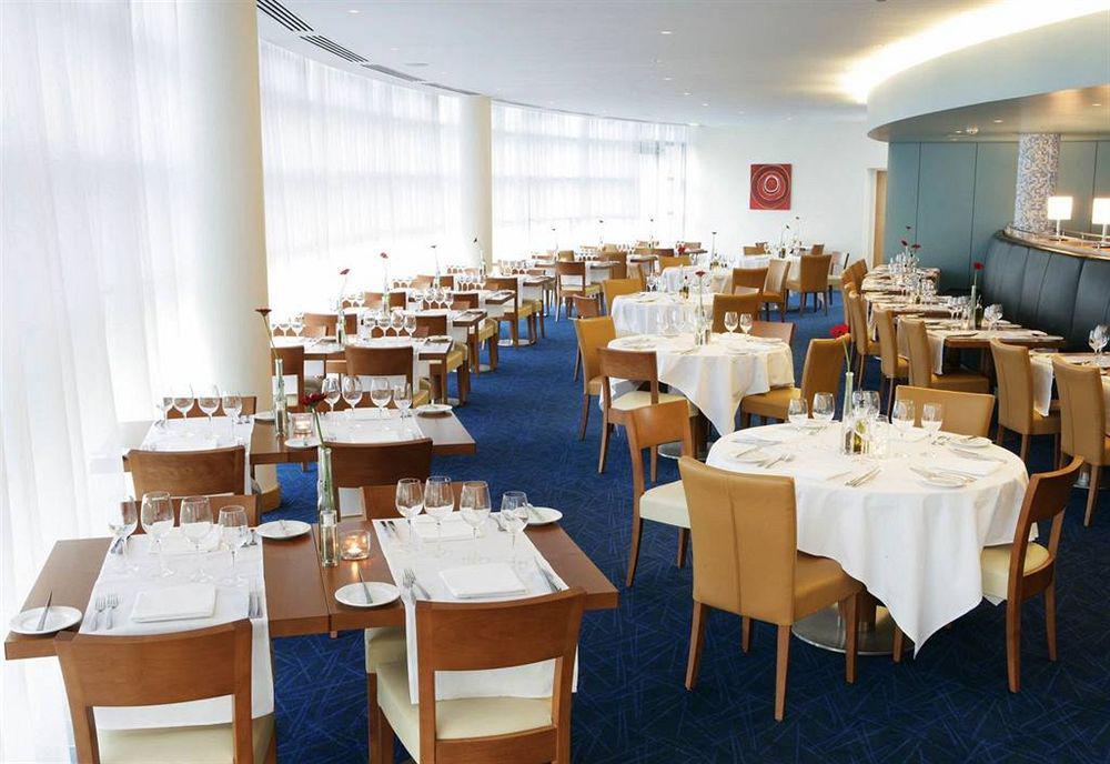 Clayton Hotel Liffey Valley Клондалкин Ресторант снимка